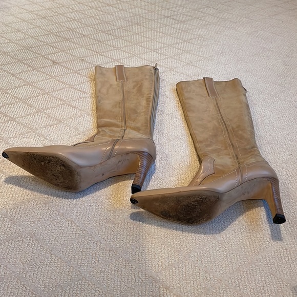 Manolo Blahnik beige suede boots - Picture 7 of 10